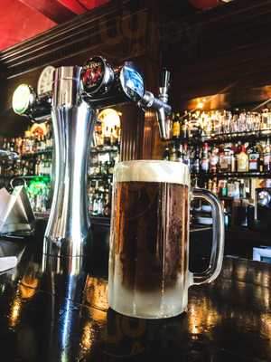 Hennessy's Irish Pub