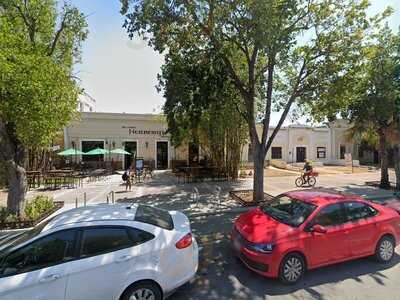 Hennessy's Irish Pub