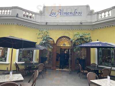 Los Almendros