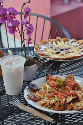 Huevos Motuleños Y Más