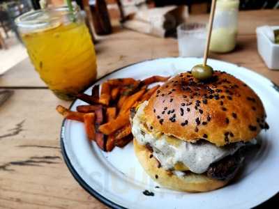 Mu. Burgerhouse Av. Nichupte