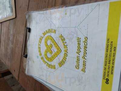 Berlins Bretzel Wagen - Biergarten