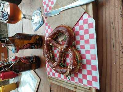 Berlins Bretzel Wagen - Biergarten