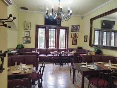 Saloon Del Bosque
