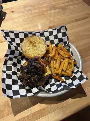 Fuddruckers Garcia Lavin