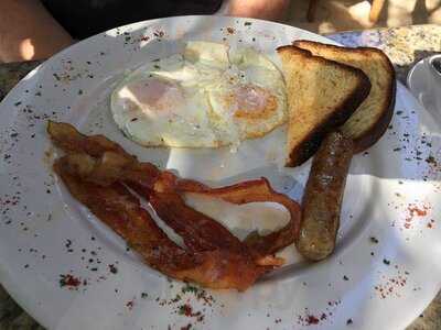 Hippos Marina Lounge