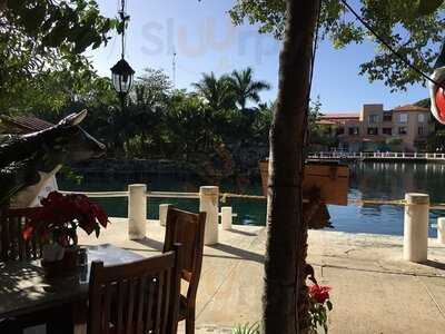 Hippos Marina Lounge