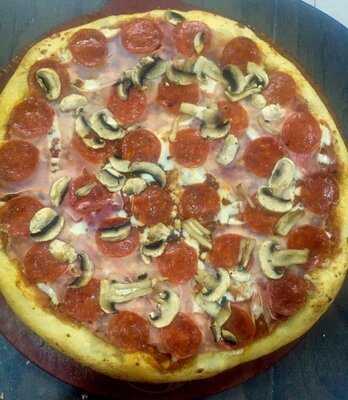 Giancarlo's Pizza Mid