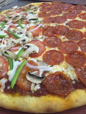 Giancarlo's Pizza Mid