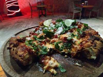 Pizza Del Perro Negro