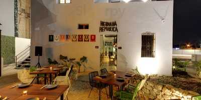 Hermana República Colón