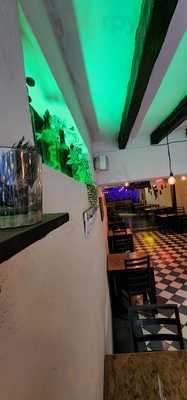 La Coctelería Ristorante E Bar