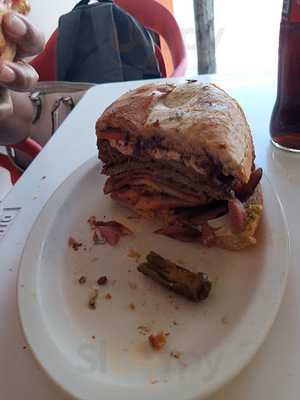 Tortas Metro Balderas Cancún