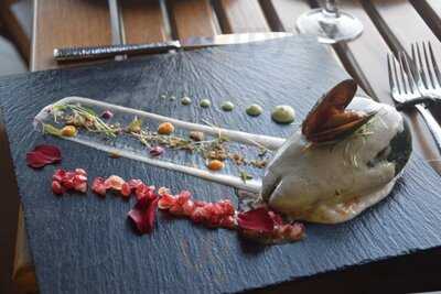 Redclaws Sea Food & Retro Bar