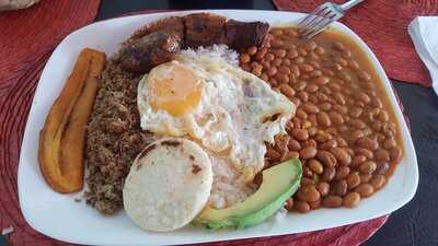 Salsipuedes Rico Sabor Latino