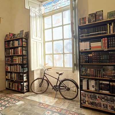 Cafebreria Punto Mid