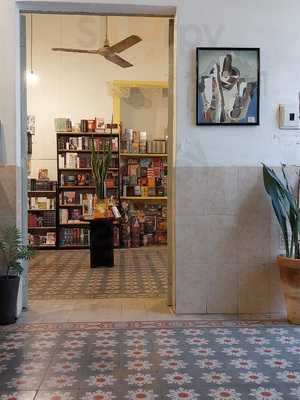 Cafebreria Punto Mid