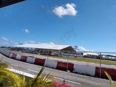 Cafeteria Tech Garage