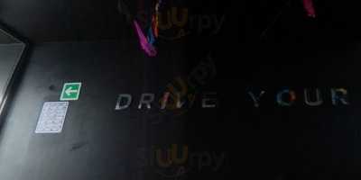 Cafeteria Tech Garage