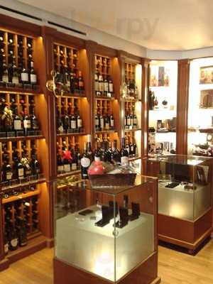 Amaris Tobacco & Wine Bar