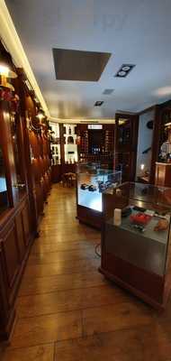 Amaris Tobacco & Wine Bar