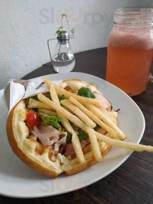 Los De Abajo Wafflería