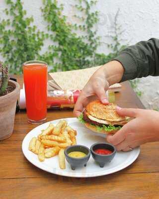 Sabina Cafe & Bistro