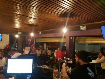 Santas Alitas Santa Tere