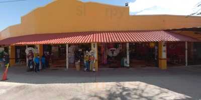 Tomh Burro Restaurante Mexicano & Mariscos