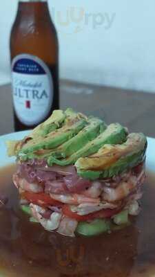 Los Piratas Seafood & Wings