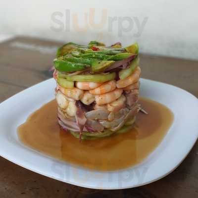 Los Piratas Seafood & Wings