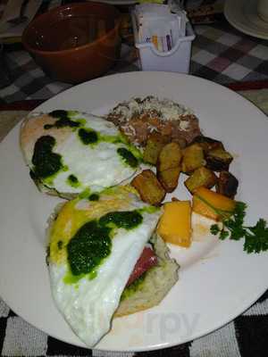 Fernandos Italian Deli