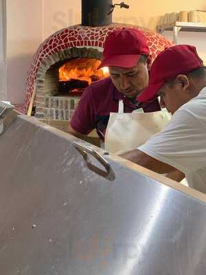 Giorgios Pizzeria & Trattoria