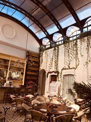 Emiliano Comida Y Vino