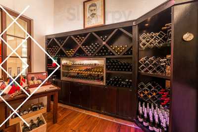 Emiliano Comida Y Vino