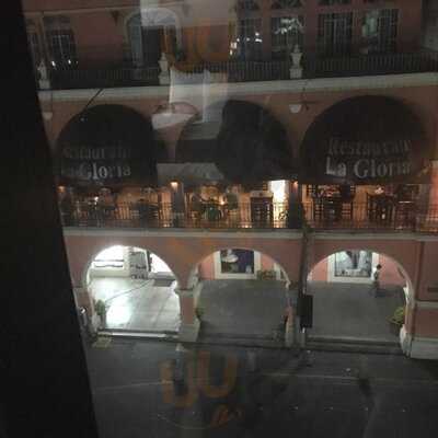 La Gloria Bar Grill