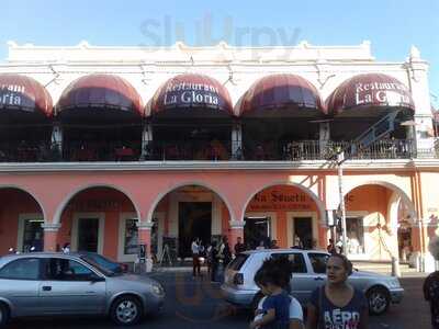 La Gloria Bar Grill