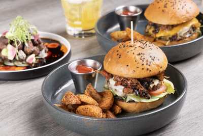 Pizzas & Tapas Caprichito Bello