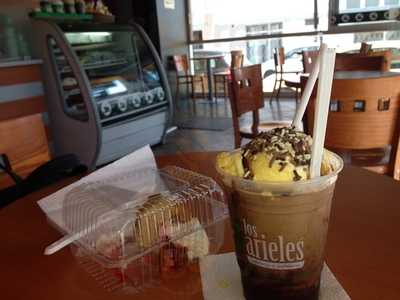 Cafeteria Y Pasteleria Los Arieles