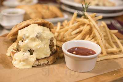 Olivos Fusión Restaurant- Bar- Café