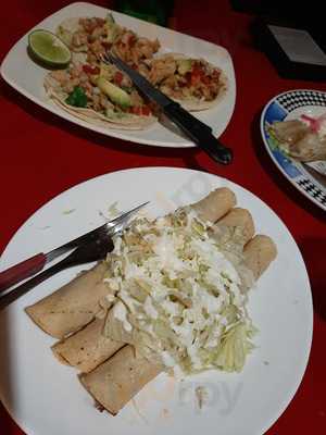 Los Pescaditos Holbox Tacos & Beer