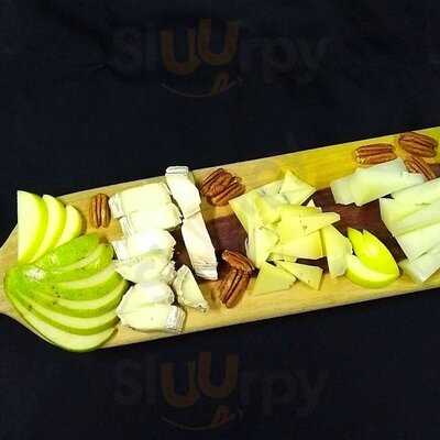 Oui Oui Oui Bistrot & Boutique