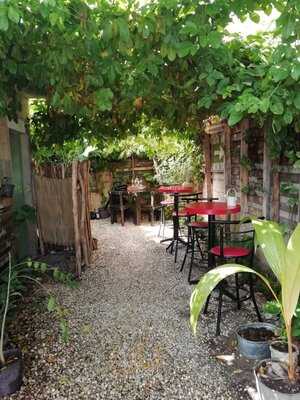 Oui Oui Oui Bistrot & Boutique