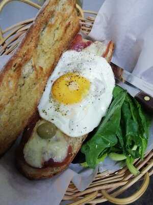 Oui Oui Oui Bistrot & Boutique