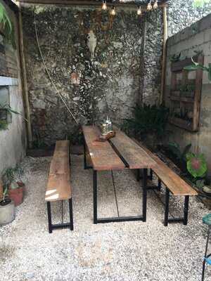 Oui Oui Oui Bistrot & Boutique