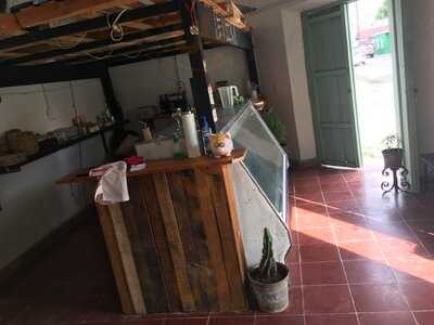 Oui Oui Oui Bistrot & Boutique