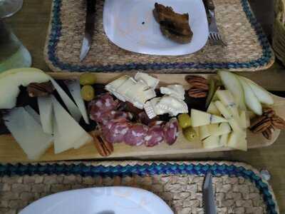 Oui Oui Oui Bistrot & Boutique