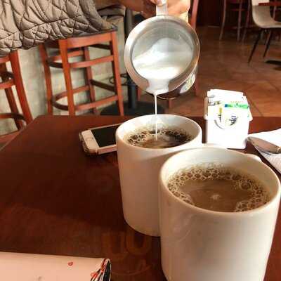 Zu Taza Cafe & Bistro