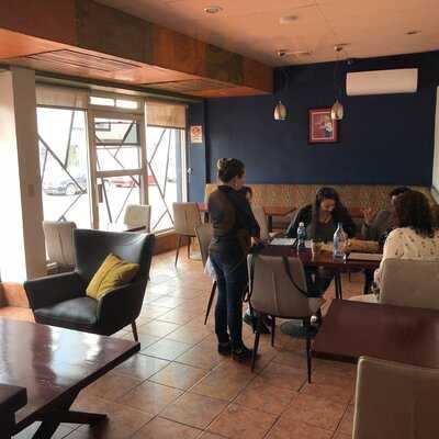 Zu Taza Cafe & Bistro