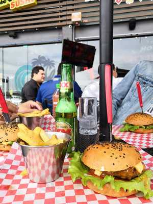 Full House Burgers Salads And Wings